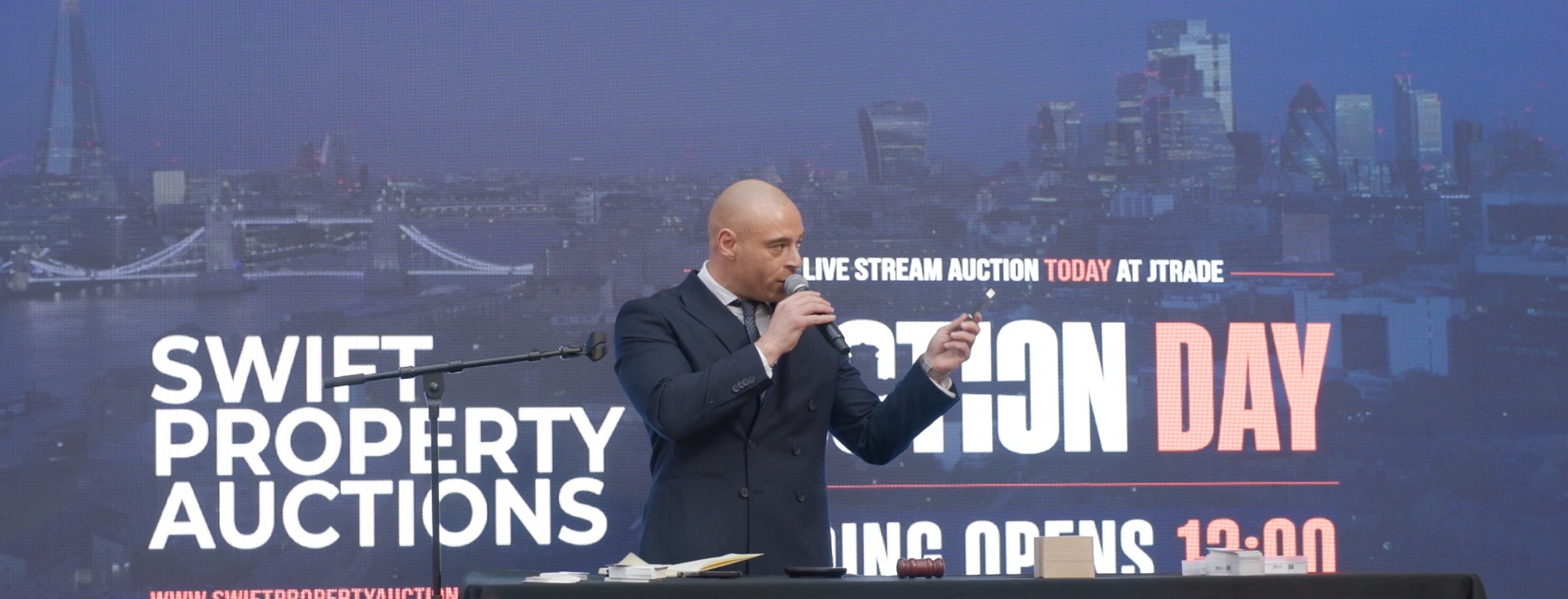 Charles Thomas speaking on the auction stage
